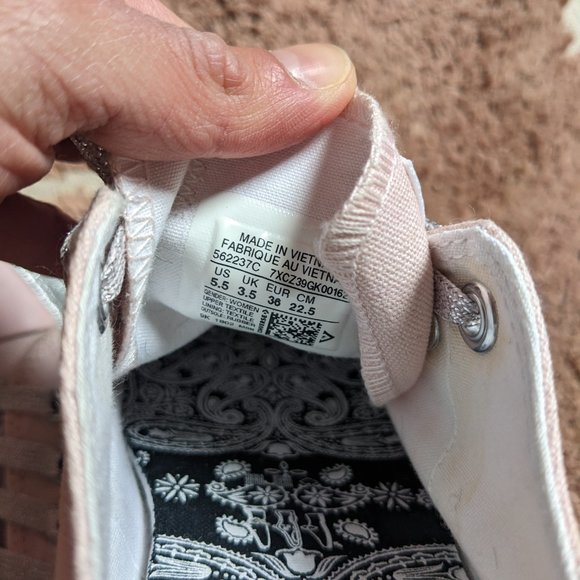 Miley Cyrus Converse - Picture 5 of 5